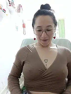 emilypoppy3 – Live XXX-chat