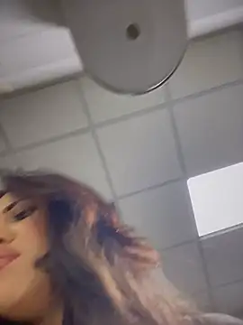 צ'אט XXX בשידור חי של MystiqueXXX