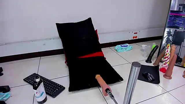 Chat +18 de Alicee_Grey ao vivo