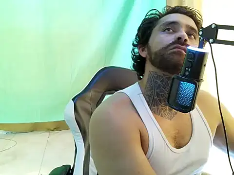 aronmiller404 Chat XXX live