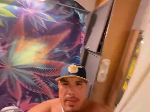OmarSalasxh33's Live XXX Chat