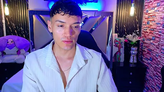 Aron_Darkx: вебкам-шоу