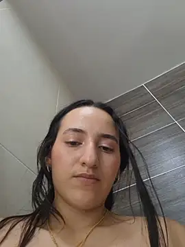 Naty_wet_17 Adlı Modelin Canlı XXX Sohbeti