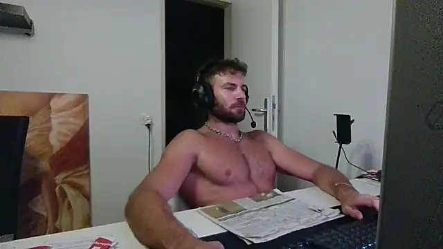 alpha-hunk's Live XXX Chat