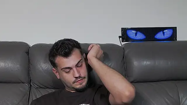 XXX chat uživo modela CrazyDom1