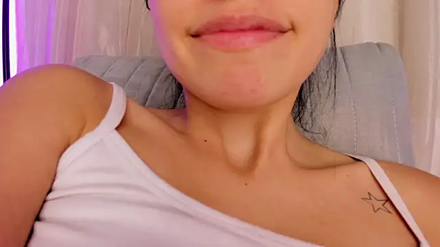 Lilily_lv's Live XXX Chat