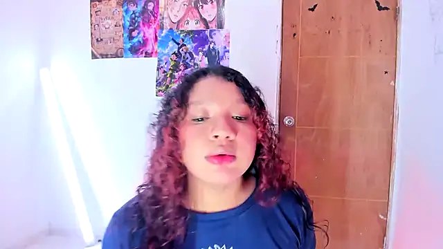 Emily_Coper18のライブXXXチャット