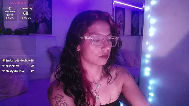 צ'אט XXX בשידור חי של SamathaMay