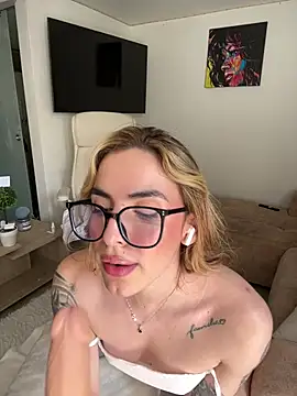 Chat XXX en directo de Yaii_