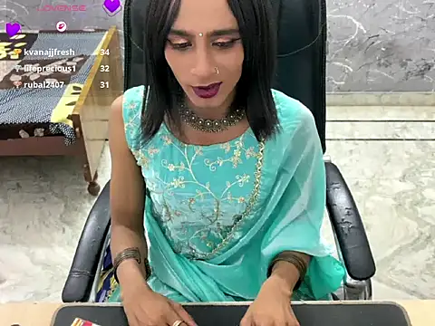 LuvLayla Adlı Modelin Canlı XXX Sohbeti