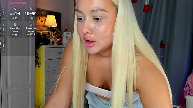 _Loneve__ Adlı Modelin Canlı XXX Sohbeti