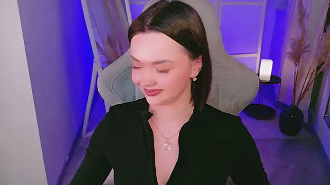 AvaFlower Adlı Modelin Canlı XXX Sohbeti