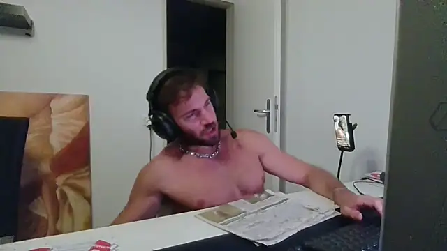 alpha-hunk Chat XXX live