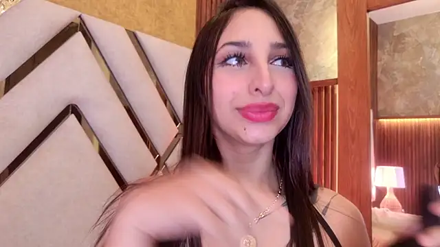 Chat +18 de MelodyAdamss ao vivo