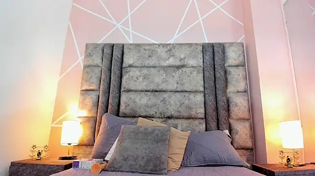 Nahomy-hott's Live XXX Chat