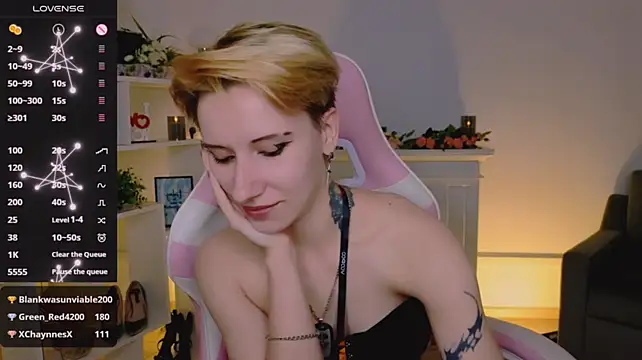 XXX chat uživo modela _Rein_ramm