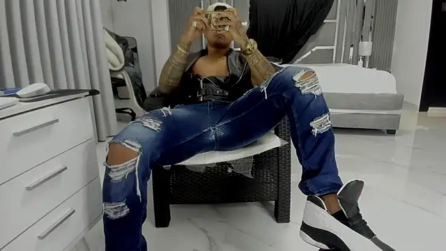 XXX chat uživo modela master_leather