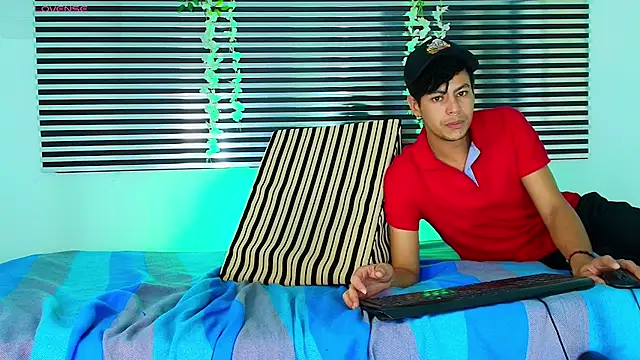 ThiiagoSaeenz Adlı Modelin Canlı XXX Sohbeti