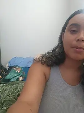 cinnaminnie XXX чат на живо