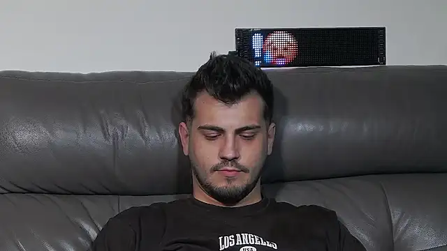 XXX chat uživo modela CrazyDom1
