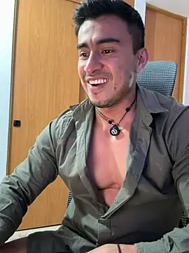 Chris_Clarck Adlı Modelin Canlı XXX Sohbeti