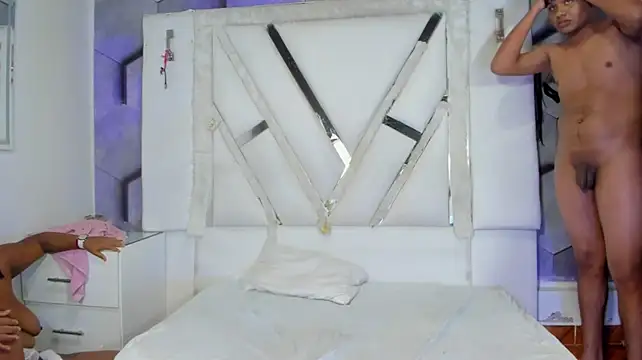 دردشة SadieAndAxel الجنسية المباشرة