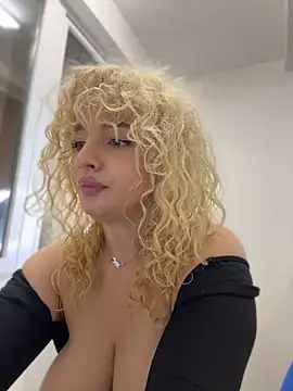CurlyDaisy's Live XXX Chat