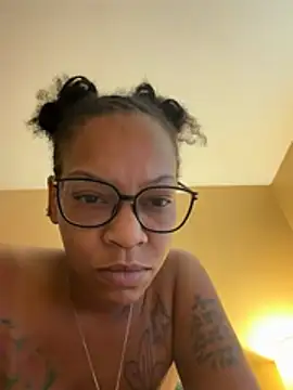 caramelkissss' Live XXX Chat