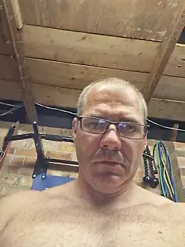 Lucas85530's Live XXX Chat
