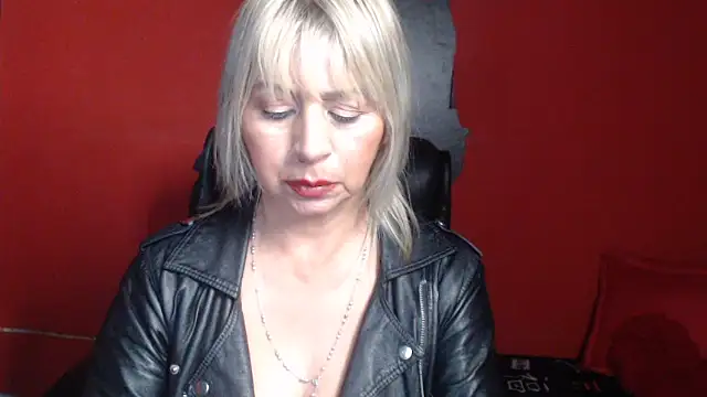 Chatroom XXX en direct de KLOE_PIELL