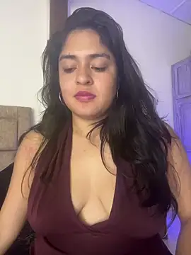 EmilyNoir1 Adlı Modelin Canlı XXX Sohbeti
