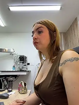 alicee16 Show in webcam