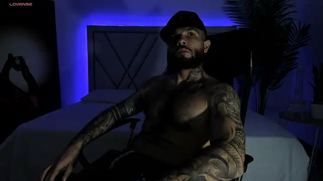 צ'אט XXX בשיד ור חי של Adam_Maxwel