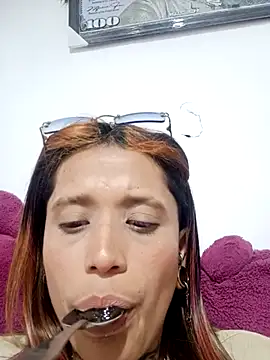 XXX chat uživo modela Lya_Ross19