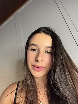 Elaara_ Chat XXX in diretta