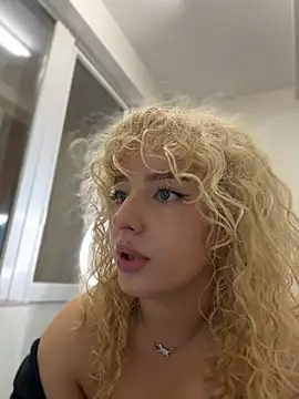 CurlyDaisy's Live XXX Chat