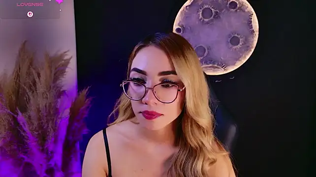 SophieLafont's Live XXX Chat