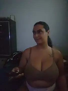 Chat XXX en directo de cinnaminnie