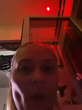 צ'אט XXX בשידור חי של MelodyAnne
