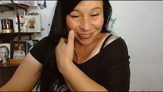 LauraMallioniのライブXXXチャット