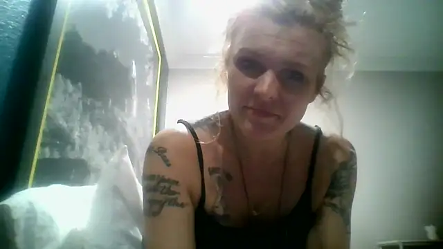 UpInTheStars Live XXX-Chat