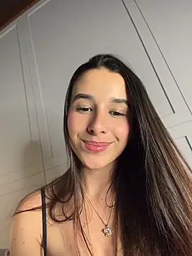Elaara_ live XXX chat