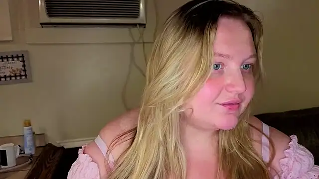 PhatAssBlond's Live XXX Chat