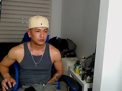 Show modela dilan18xxx na web-kameri