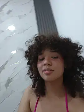 Cutecurly Adlı Modelin Canlı XXX Sohbeti