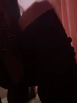 YaraQueenのライブXXXチャット