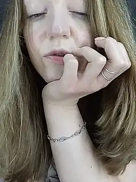 XXX chat uživo modela KattyLuuu