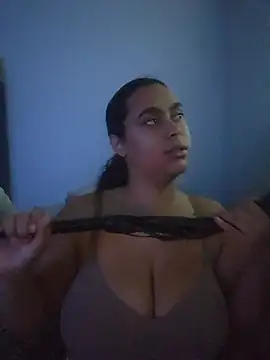 cinnaminnien Live XXX chat