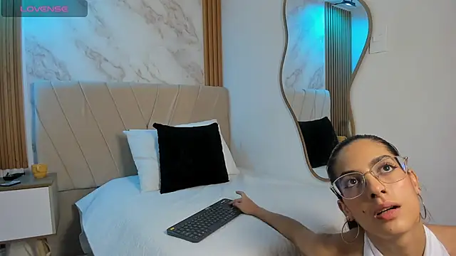 Živý XXX chat j_belle_