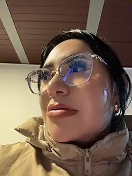 Chat +18 de nicole-cooper ao vivo